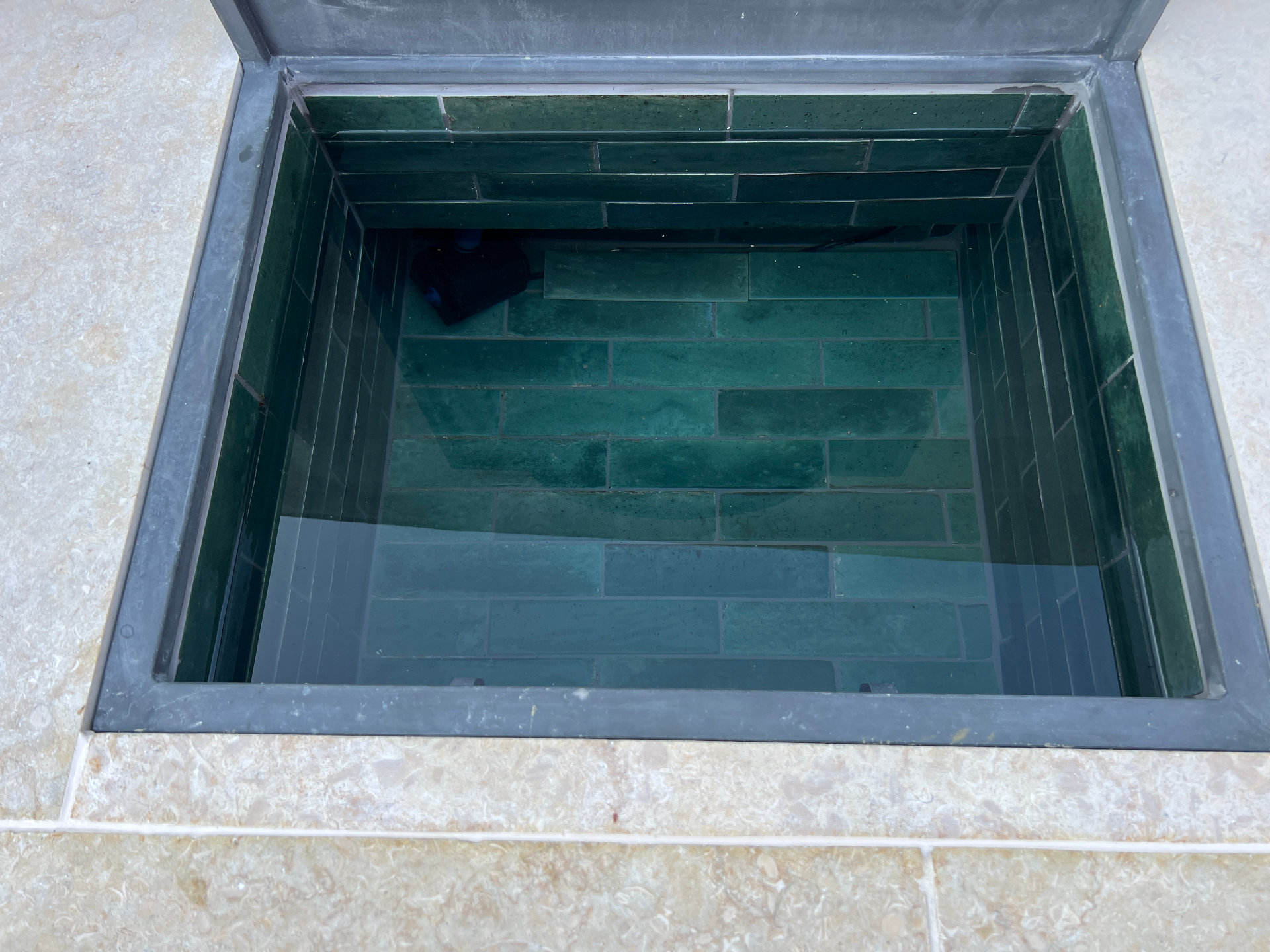 Medi Garden - close-up of the recessed basin lined with emerald green glazed tiles